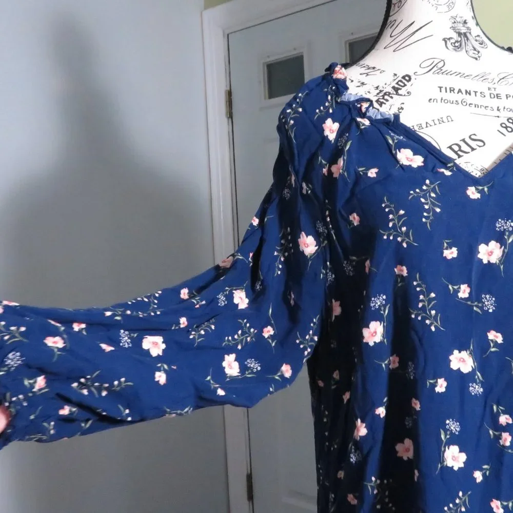 Old‎ Navy Women`s Long Sleeve Floral Top size Large In Great Condition!